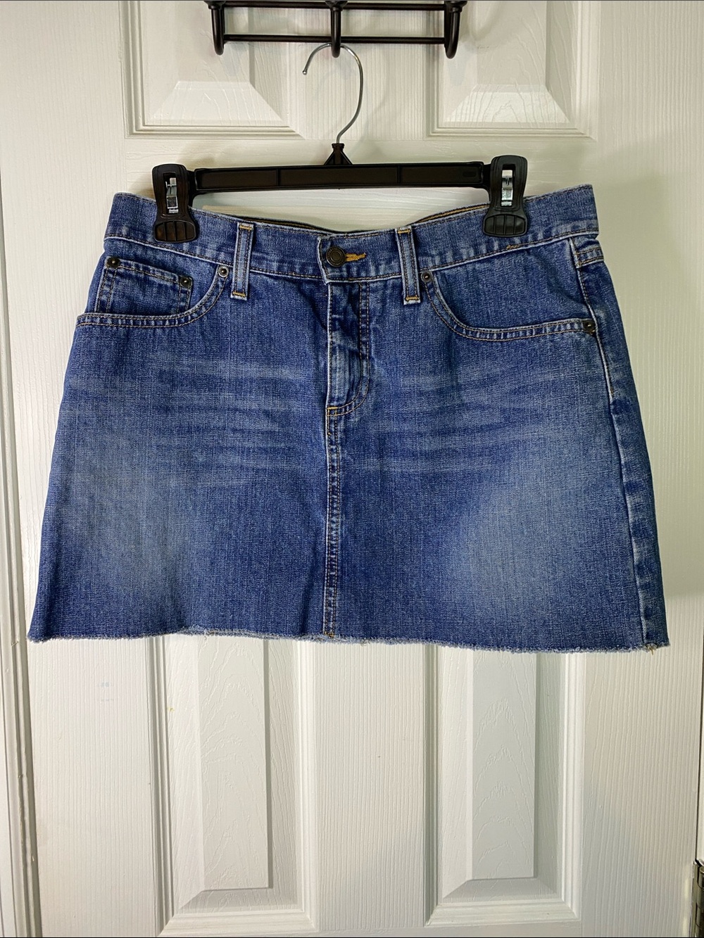 American Eagle Outfitters Blue Denim Mini Skirt Size 6.